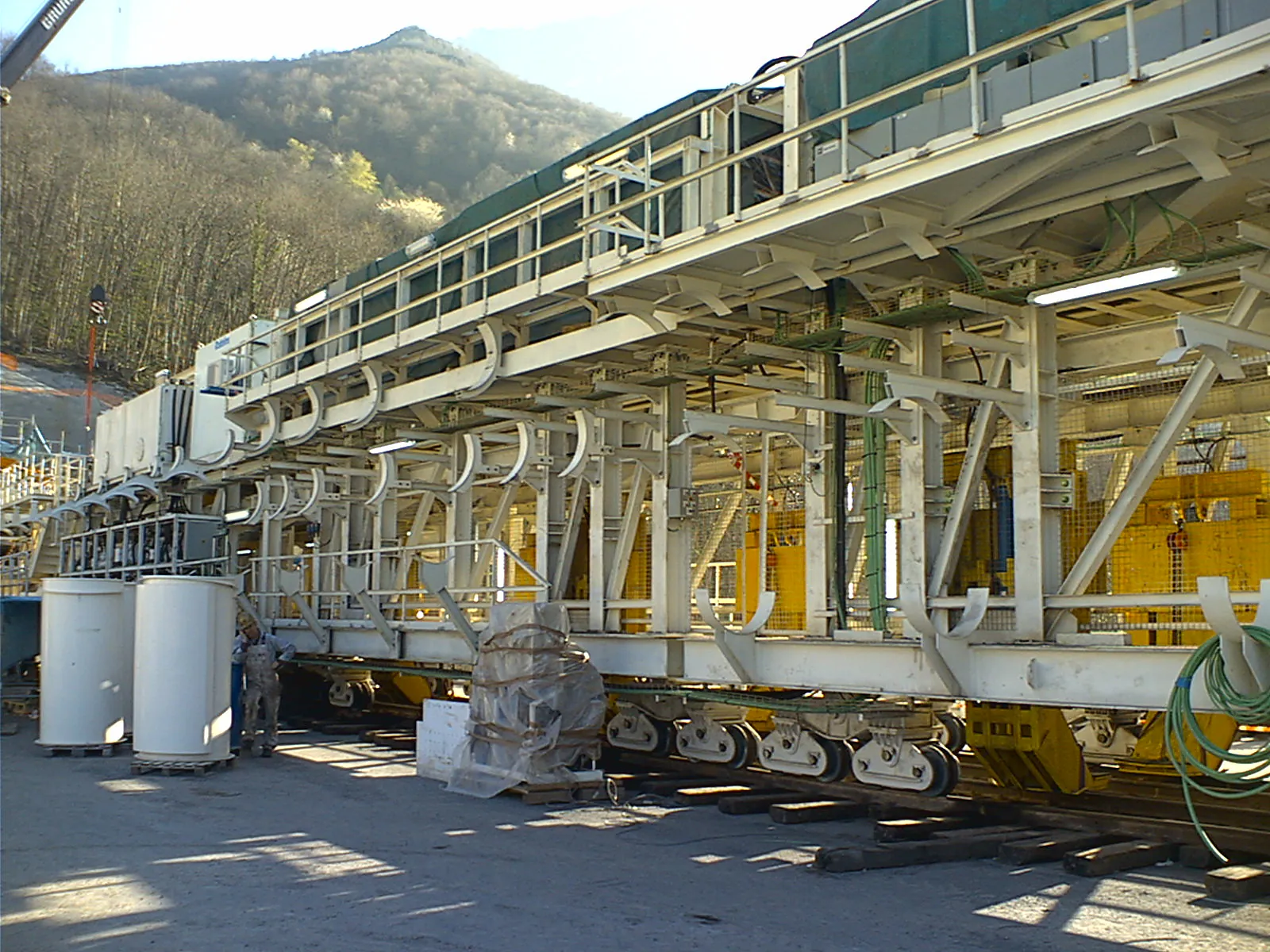 Fabrication and installation of a tunnelling rig